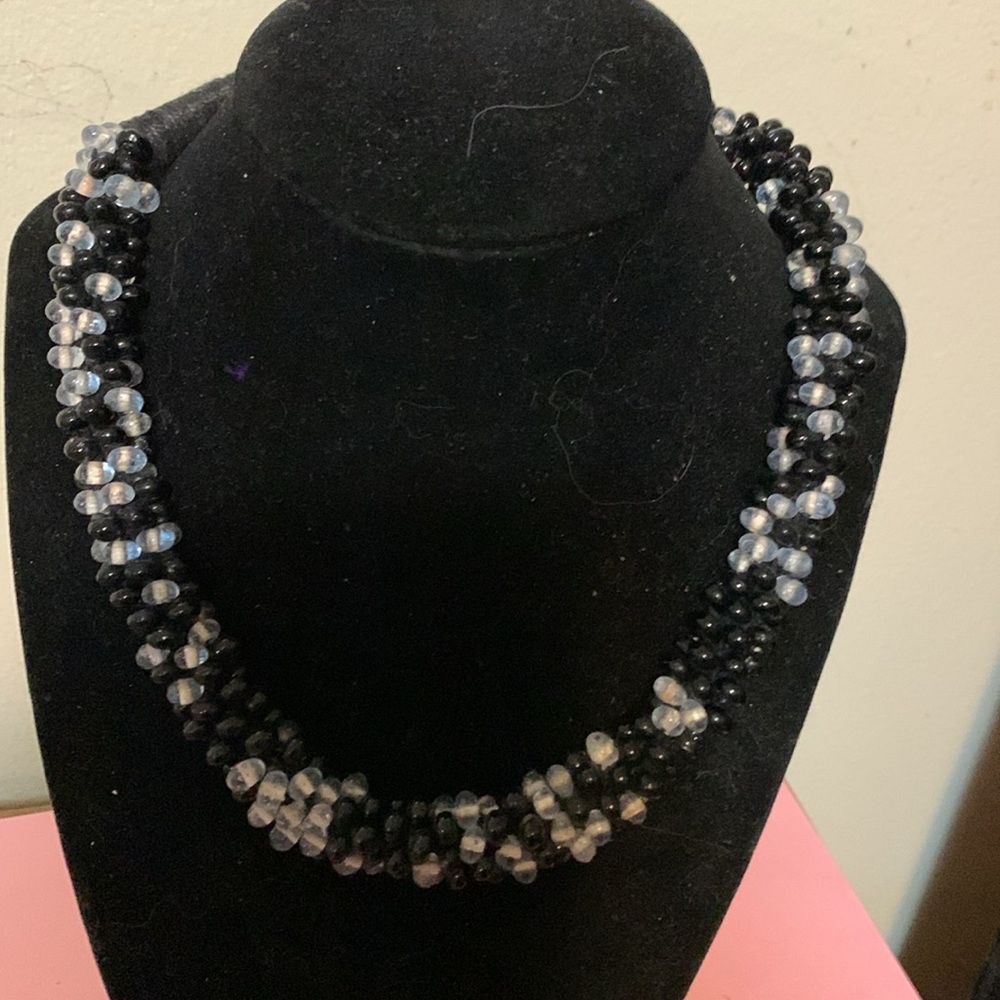 Gorgeous black and grey necklace, 14 1/2”